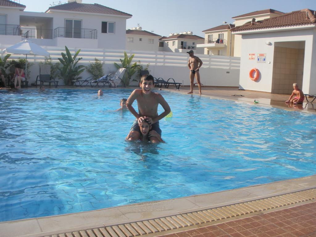 Mythical Sands Resort Ilona Apartment For Families โปรทาราส ภายนอก รูปภาพ
