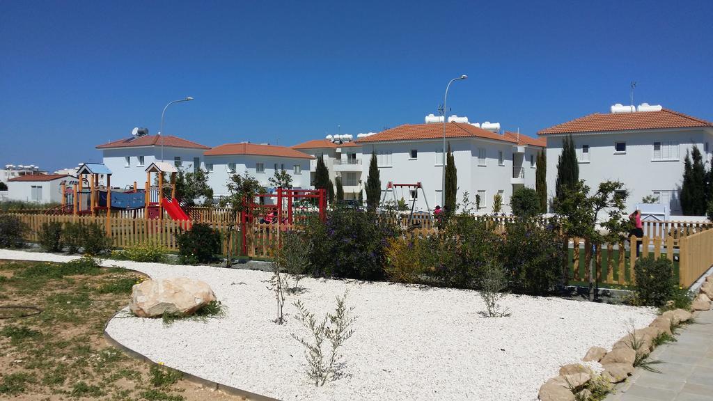 Mythical Sands Resort Ilona Apartment For Families โปรทาราส ภายนอก รูปภาพ